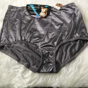 Vassarette Undershaper Briefs NWT 3XL
